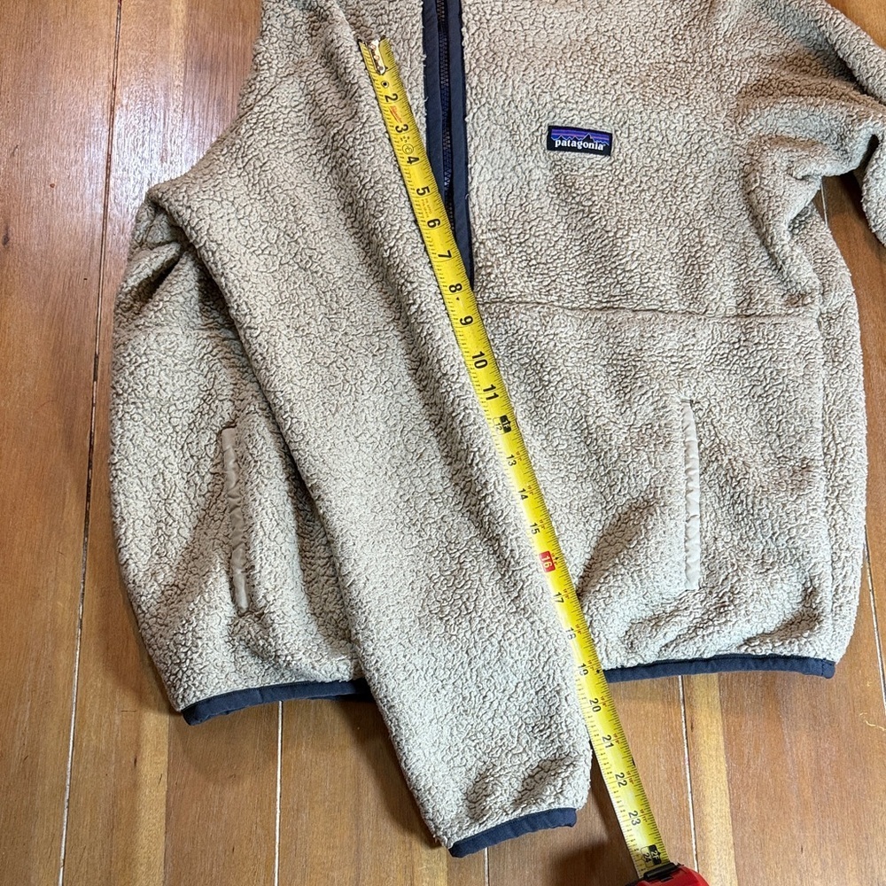 Patagonia Women’s Size M Beige Teddy Jacket with Hood - Picture 9 of 10